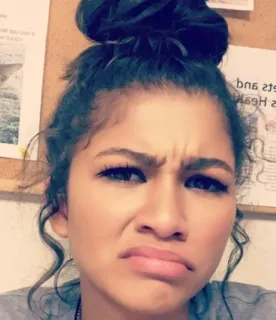 😵‍💫 Zendaya Zendaya, attrice, celebrità, disgusto, espressione facciale telegram sticker