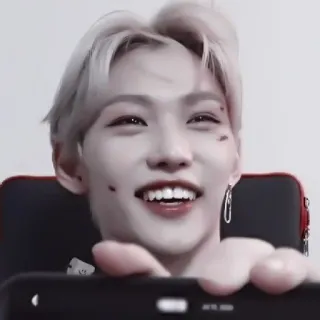 🕷 Felix kpop, idol, retrato, sorriso, jovem, celebridade, cantor, stray kids telegram sticker