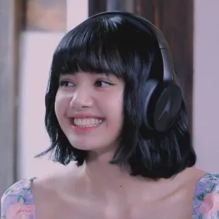 🌟 Lisa K-pop, chanteur, Blackpink, écouteurs, musique telegram sticker