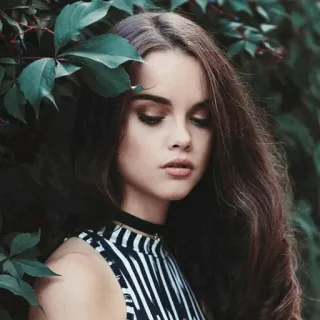 🌿 kobieta, portret, dziewczyna, piękno, kobieca, liście, brunetka, włosy telegram sticker