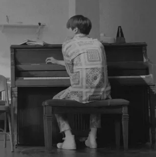 🃏 piano, música, homem, sentado, interior, instrumento musical, teclado telegram sticker