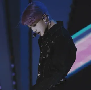❄️ kpop, idol, muzyka, piosenkarz, artysta, fioletowe włosy telegram sticker
