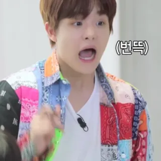 🤭 （번뜩) shock, sorpresa, K-pop, coreano whatsapp sticker