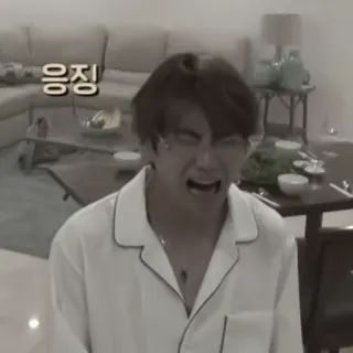 🥡 응징 homme, pyjama, pleure, triste, contrarié, coréen telegram sticker