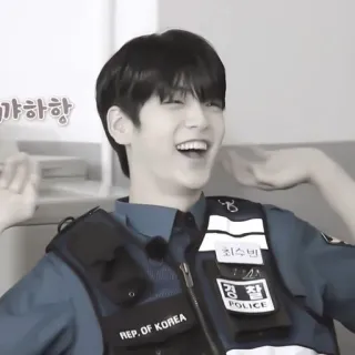 🔖 캬하항 police, uniforme, coréen, homme, sourire, Corée du Sud telegram sticker