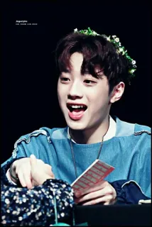 🕊 Angel-Yubee
THE REASON FOR LOVE kpop, idol, couronne de fleurs, souriant, portrait, fan art whatsapp sticker