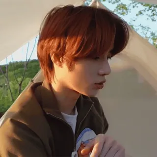 🥭 사람, 인물 사진, 젊은 남자, 재킷, 캠핑 telegram sticker