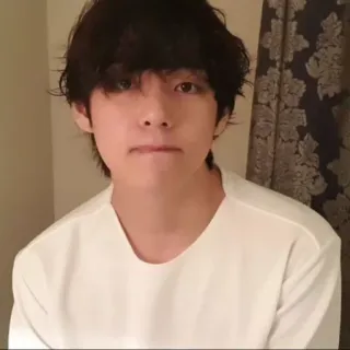 🧸 V K-pop, BTS, Kim Taehyung, chanteur, idole, musicien telegram sticker