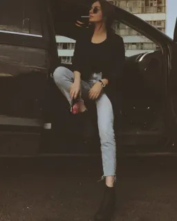 🔝 mujer, moda, coche, vaqueros, estilo, retrato, urbano telegram sticker