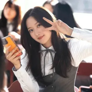 ✌️ wanita, simbol perdamaian, potret, pemuda, senyum, selfie telegram sticker