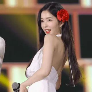 😎 Irene Frau, Irene, K-Pop, Idol, Sängerin, rote Blume, weißes Kleid, Porträt telegram sticker