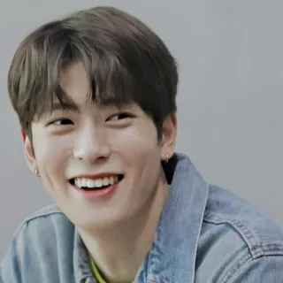 📸 男人, 肖像, 微笑, 休闲, 室内, 人 telegram sticker