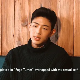 🌚 Page Turner played in “Page Turner” overlapped with my actual self. 肖像, 男人, 室内, 韩国, 演员 telegram sticker