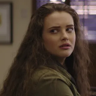 😐 Hannah Baker 13 Reasons Why ritratto, teenager, giovane donna, triste, preoccupata, teen drama whatsapp sticker