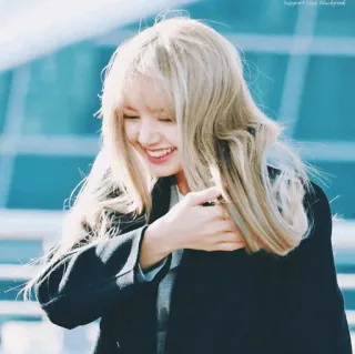 💕 Lisa Lisa, Blackpink, K-Pop, cantora, mulher, cabelo loiro, sorriso whatsapp sticker