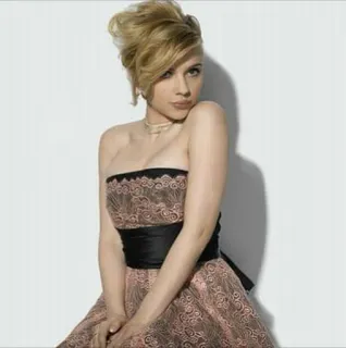 ☺️ mujer, vestido, moda, rubia, retrato, celebridad telegram sticker