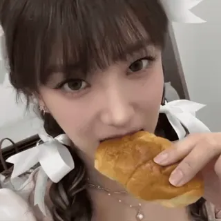 🍈 phụ nữ, ăn, bánh mì, thức ăn, cô gái, selfie, người telegram sticker