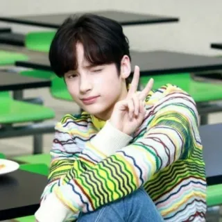 💚 ragazzo, asiatico, K-Pop, uomo, ritratto, occhiolino whatsapp sticker