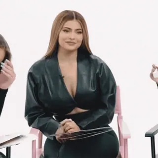 ◾️ Kylie Jenner Kylie Jenner, Celebridade, Pessoa, Mulher, Cadeira telegram sticker