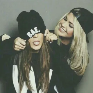 😅 BAE. amici, ragazze, berretto, bae, amicizia telegram sticker
