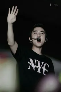 🖇 friston sound NYC mężczyzna, piosenkarz, koncert, mikrofon, Nowy Jork, K-pop telegram sticker