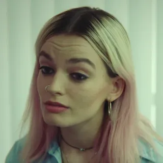 🌸 Maeve Wiley Sex Education retrato, mujer, persona, pelo rubio, pelo rosa, Maeve Wiley telegram sticker