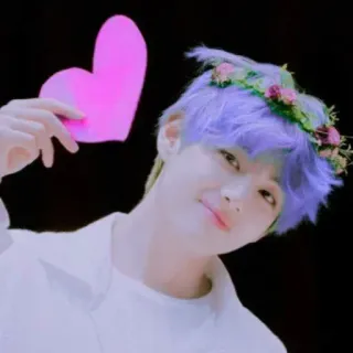 🖤 ภาพเหมือน, หัวใจ, มงกุฎดอกไม้, เคป็อป, ผมสีม่วง telegram sticker
