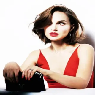 😏 Natalie Portman actrice, célébrité, portrait, femme, robe rouge, mode, style telegram sticker