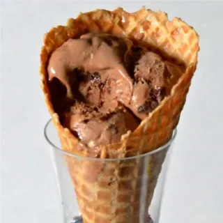 😍 ice cream, dessert, food, chocolate, cone, waffle telegram sticker