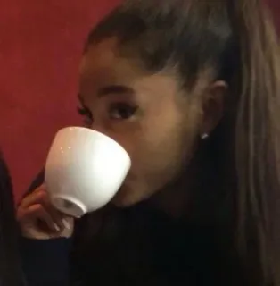 🌃 Ariana Grande อารีอานา กรานเด, นักร้อง, ป๊อปสตาร์, คนดัง, ชา, ถ้วย, เครื่องดื่ม telegram sticker