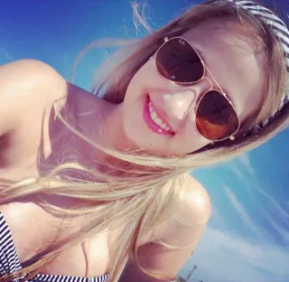 😎 woman, blonde, portrait, sunglasses, smile, beach telegram sticker