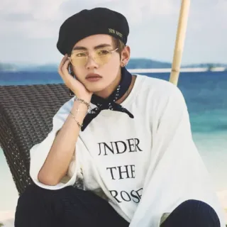 😐 UNDER THE ROSE persona, boina, gafas de sol, retrato, camiseta, moda telegram sticker