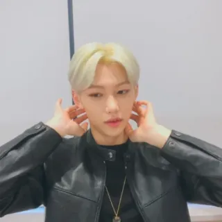 🌚 Felix K-pop, Stray Kids, Felix, cantante, retrato, ídolo telegram sticker