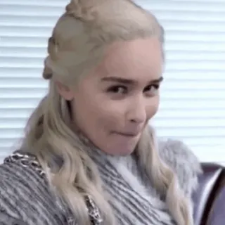 😐 Daenerys Targaryen Game of Thrones Daenerys Targaryen, Game of Thrones, sourire narquois, HBO, expression, blonde telegram sticker
