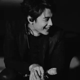 ™ homme, portrait, microphone, chanteur, noir et blanc, sourire whatsapp sticker