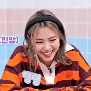 🔮 민망 땡댕 donna, sorridente, felice, ritratto, coreana, persona, ragazza, Ryujin whatsapp sticker
