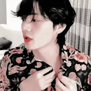 •𝓣𝓪𝓮𝓱𝔂𝓾𝓷𝓰 • @Kim_Taehyungir :: @fStikBot whatsapp stickers