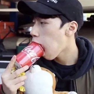 🥰 Coca-Cola โค้ก, โซดา, เครื่องดื่ม, คน, กระป๋อง telegram sticker