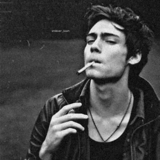 🌿 hombre, cigarrillo, fumando, retrato, blanco y negro, chaqueta de cuero whatsapp sticker
