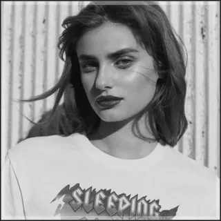 🎫 SLEEPING ผู้หญิง, ภาพเหมือน, นอนหลับ, เสื้อยืด telegram sticker
