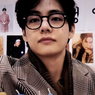 🔈 Kim Taehyung K-pop, BTS, Taehyung, V, Coréen, Chanteur, Célébrité telegram sticker