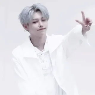 😈 Felix felix, stray kids, kpop, idole, chanteur, tenue blanche whatsapp sticker
