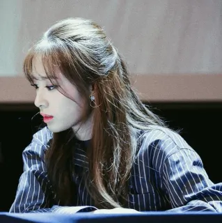 🌚 korean woman, portrait, profile, girl, celebrity, idol whatsapp sticker