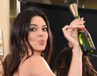 😘 Kendall Jenner Kendall Jenner, Modella, Moët, Champagne, Alcol, Golden Globes telegram sticker