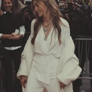 🍸 femme, vêtements blancs, mode, bijoux, street style, célébrité telegram sticker