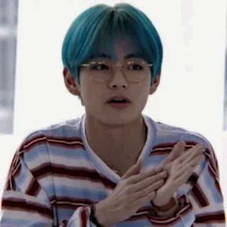⚔ V K-Pop, BTS, Sänger, Berühmtheit, blaue Haare, Brille, männlich telegram sticker