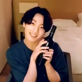 😛 Jungkook K-POP, 歌手, BTS, ワイン, アルコール, エンタメ, ポートレート telegram sticker