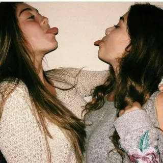 🤪 meninas, línguas, amigos, retrato, bobo, diversão telegram sticker