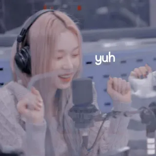 ☕ yuh Radio, Cantante, Cuffie, Microfono, Espressione, K-Pop telegram sticker