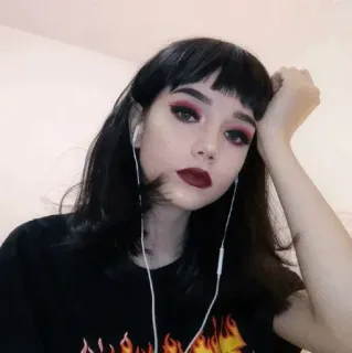 ⚓️ Frau, Make-up, Goth, Emo, Porträt, dunkles Haar, Selfie telegram sticker